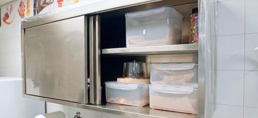 Hängeschrank aus Edelstahl