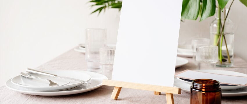 Kartenhalter auf einem Tisch