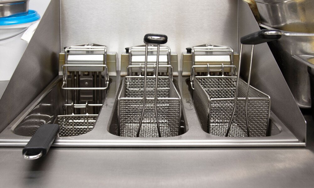 Schwarzer Kater 2023 8784 1000x600px