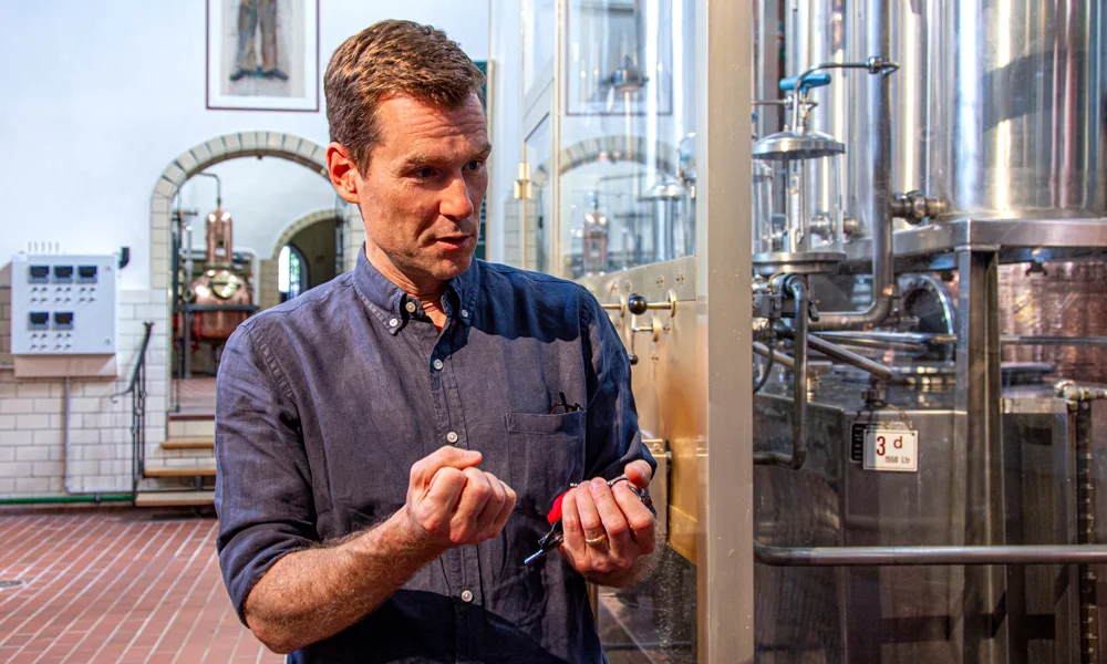 Philipp Schladerer brennt für die Marke Schladerer – und hat mit dem Umbau der Räume neue Akzente gesetzt