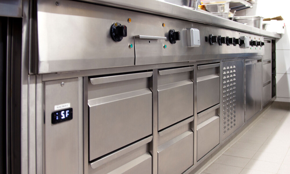 Schwarzer Kater 2023 8786 1000x600px