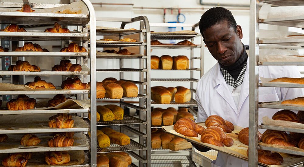 Regalwagen-Speisentransport