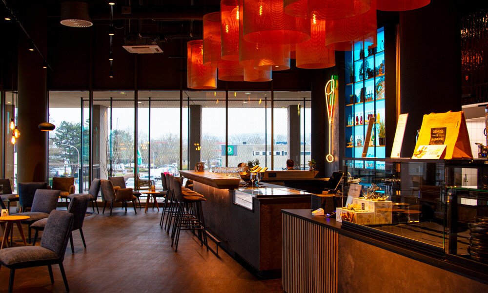 Restaurant mit Loungecharakter: währen einen Stock tiefer im e Center das Einkaufsleben brummt, herrscht im Restaurant Ruhe und Gemütlichkeit