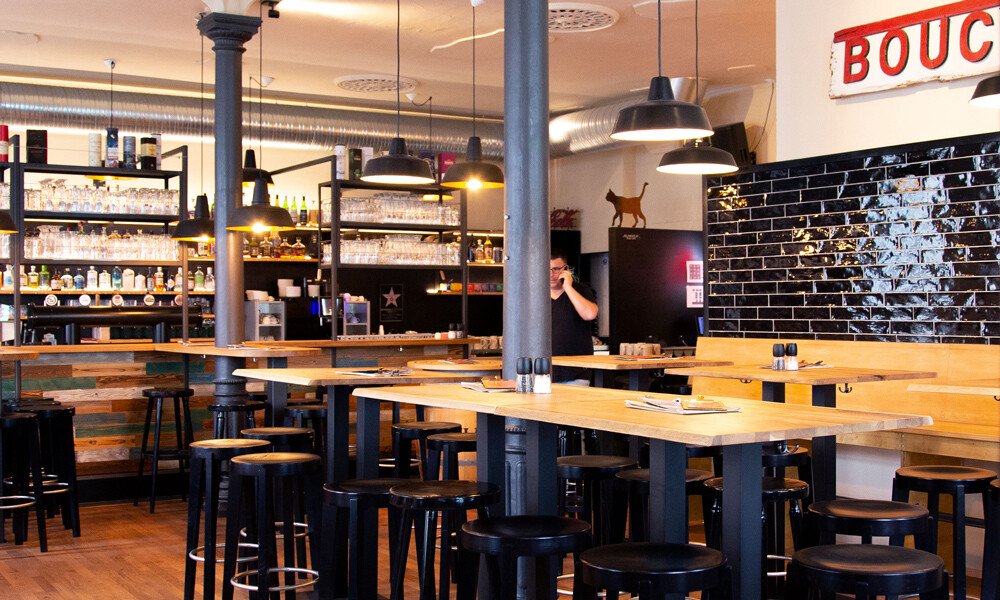 Schwarzer Kater 2023 8809 1000x600px