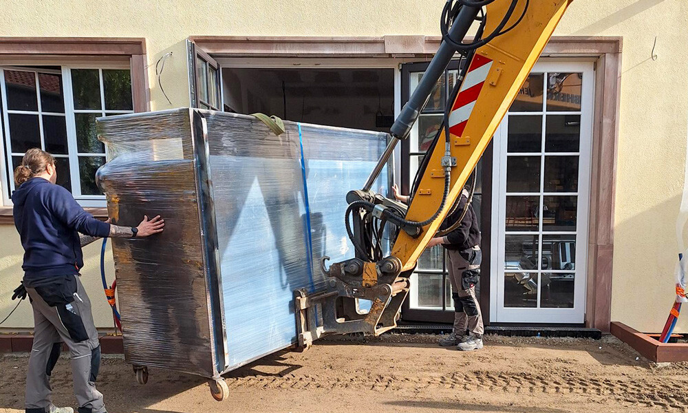 Amitie 20240418 091500 1000x600px