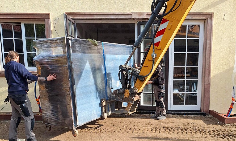 Amitie 20240418 091500 1000x600px