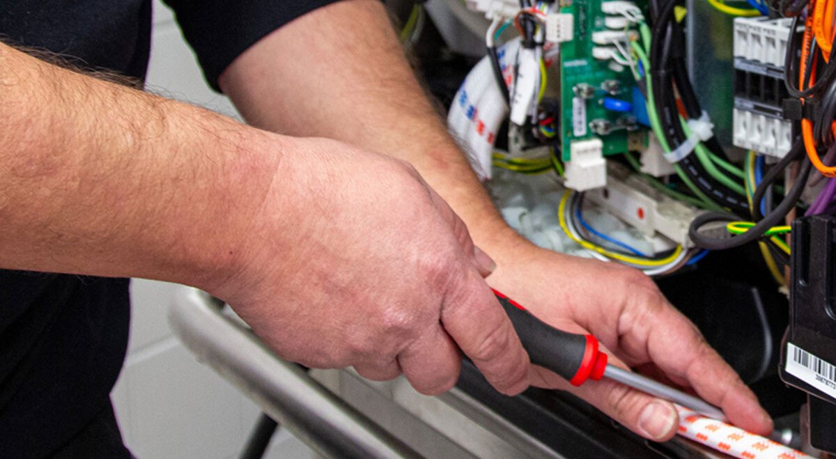 stellenanzeige-servicetechniker-header